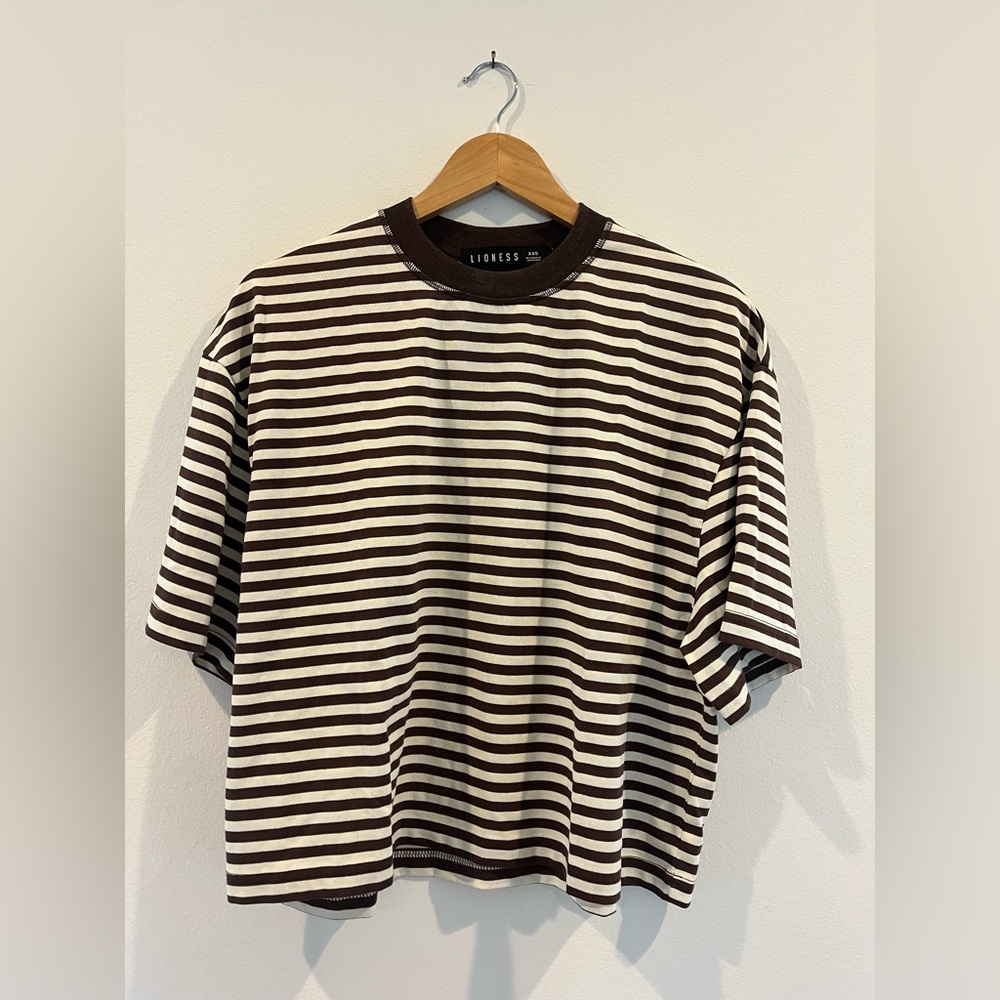 Lioness Chocolate and Cream Striped Women’s Cropped Tee-NEW with tags